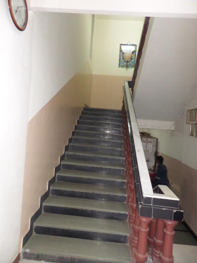 Chalukya Deluxe Hotel Kolhapur Exterior photo