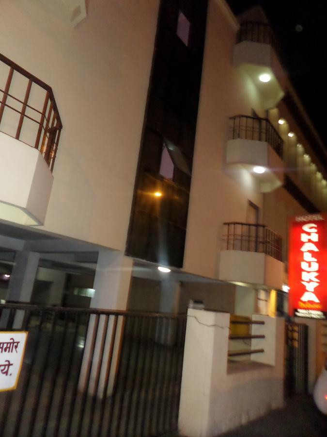 Chalukya Deluxe Hotel Kolhapur Exterior photo